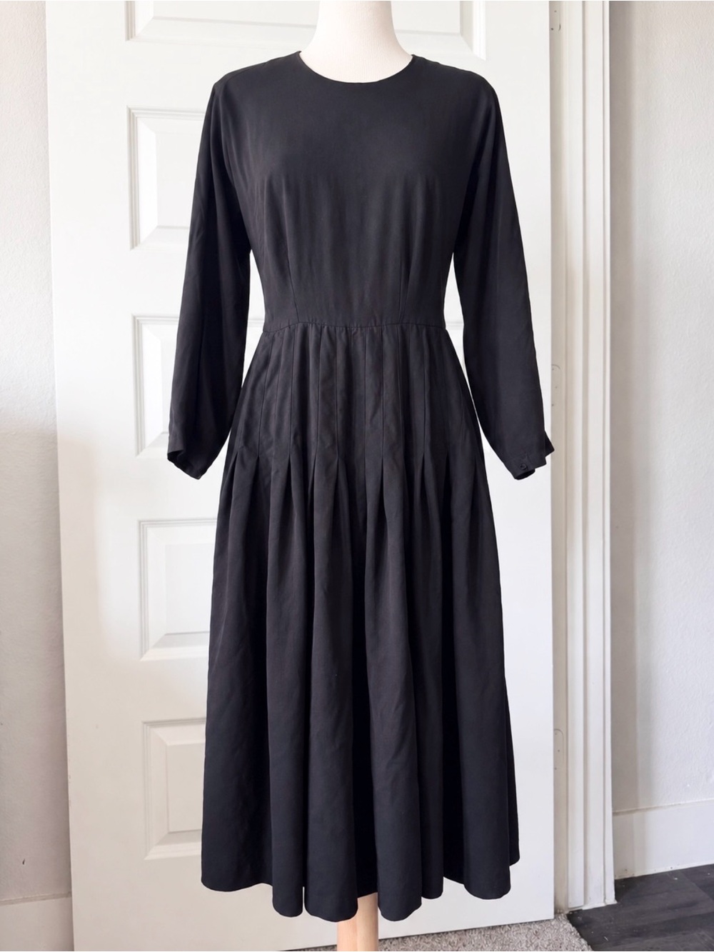 Vintage 90s Aren Track for Kenar Black Pleated Drop-waist Midi Dress
